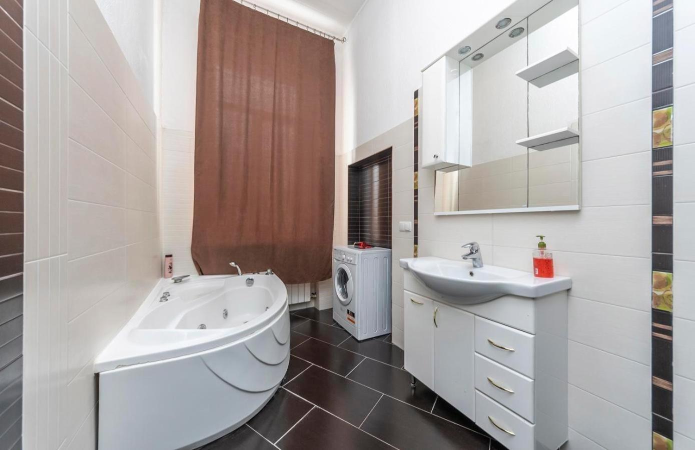 Comfortable Apartment On Mikhaylovskiy Lane كييف المظهر الخارجي الصورة