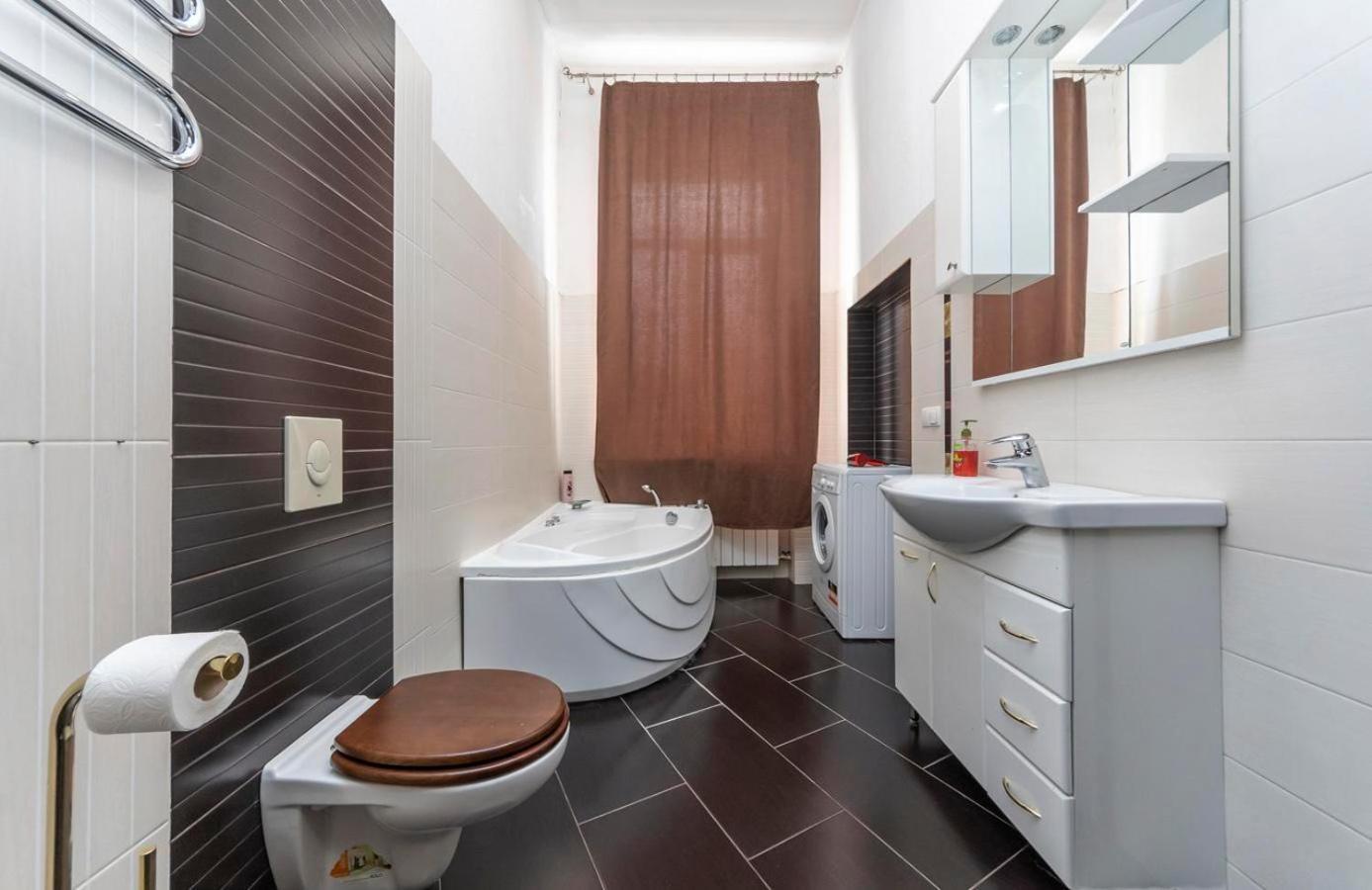 Comfortable Apartment On Mikhaylovskiy Lane كييف المظهر الخارجي الصورة