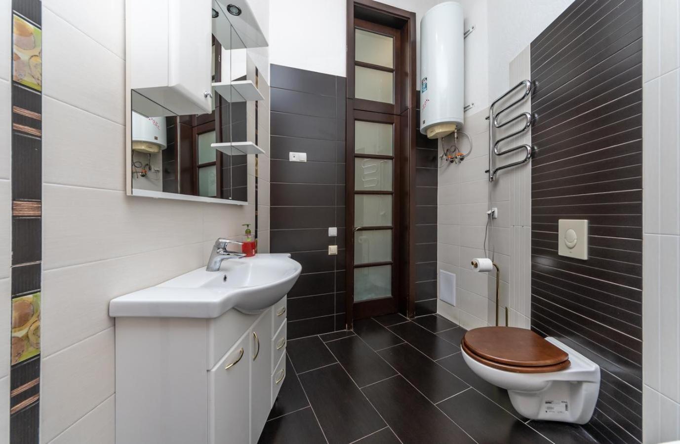 Comfortable Apartment On Mikhaylovskiy Lane كييف المظهر الخارجي الصورة